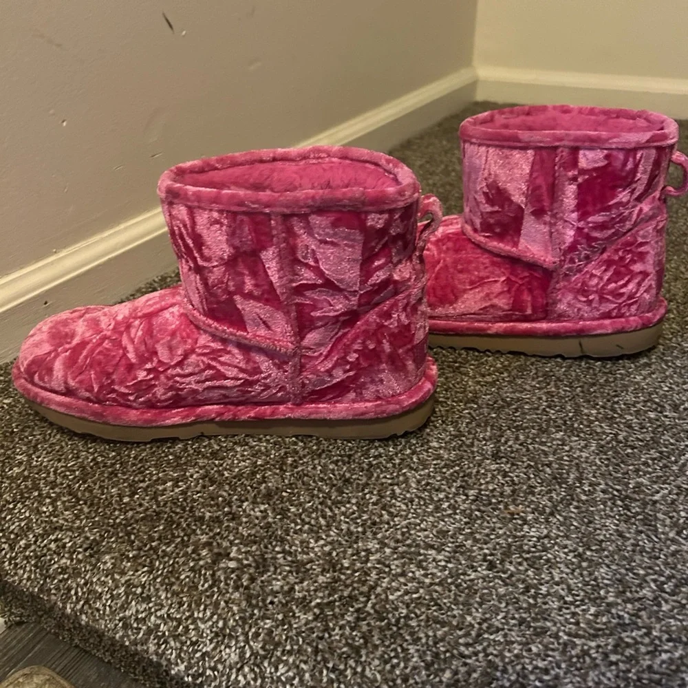 Uggs Crushed Velvet Classic Mini ll Hot Raspberry Pink 3 - Picture 3 of 8